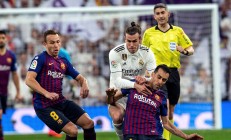 半岛体育官网-西甲巴塞罗那vs皇家马德里豪门对决，梅西会踢出怎样的火花？的简单介绍