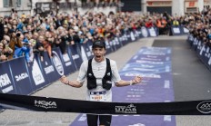 半岛体育中国官网-精英球队奋不顾身，角逐瞬间紧张刺激的简单介绍