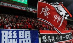 半岛体育vip注册-广州恒大队大获胜利，球迷欢呼！