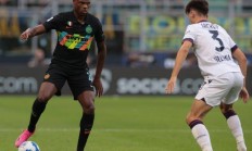 半岛体育新闻-包含利兹联多次临门一脚险些破门，球队射门效率待提高的词条