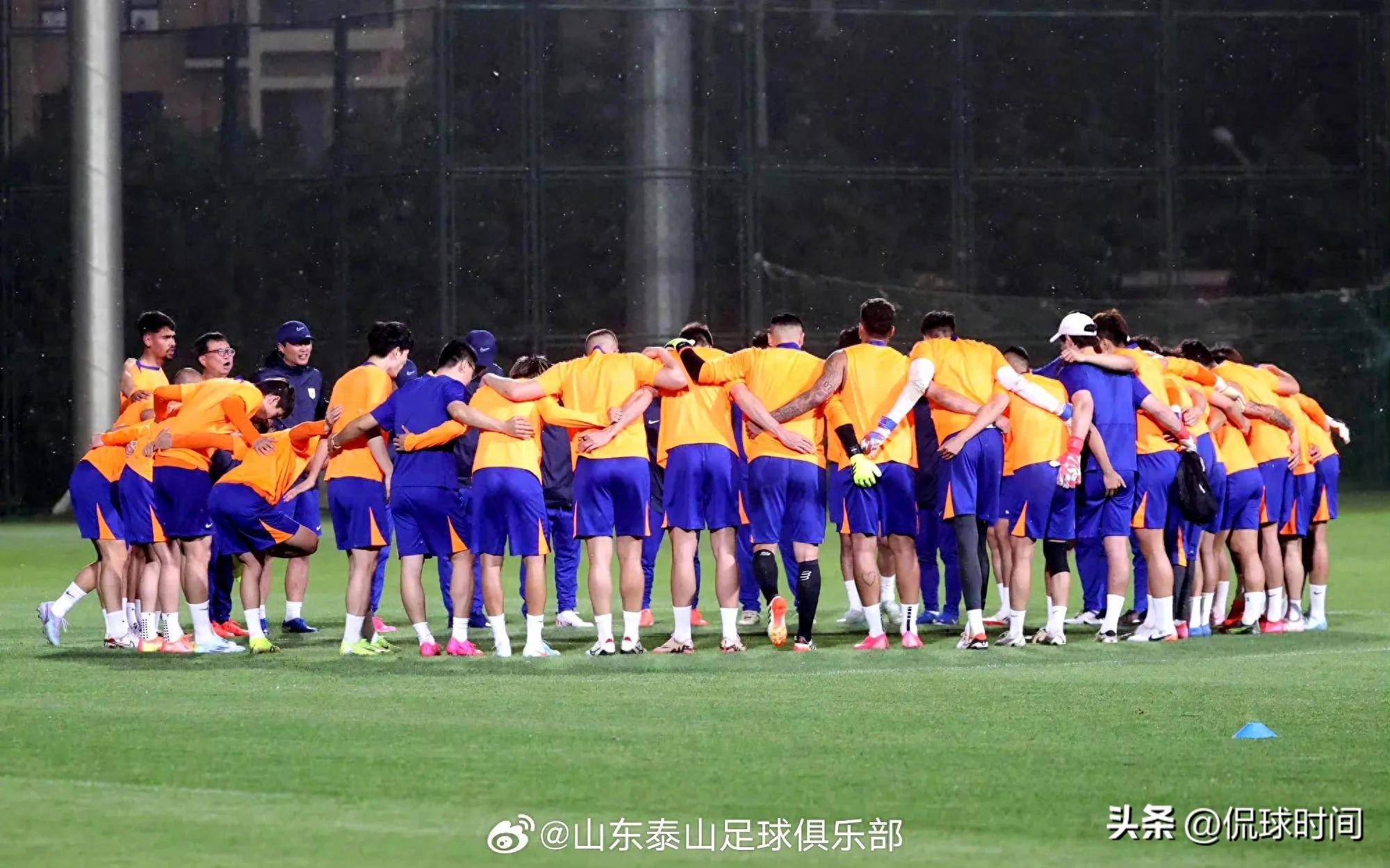 包含备战决赛：球员们不懈训练，迎战强敌的词条