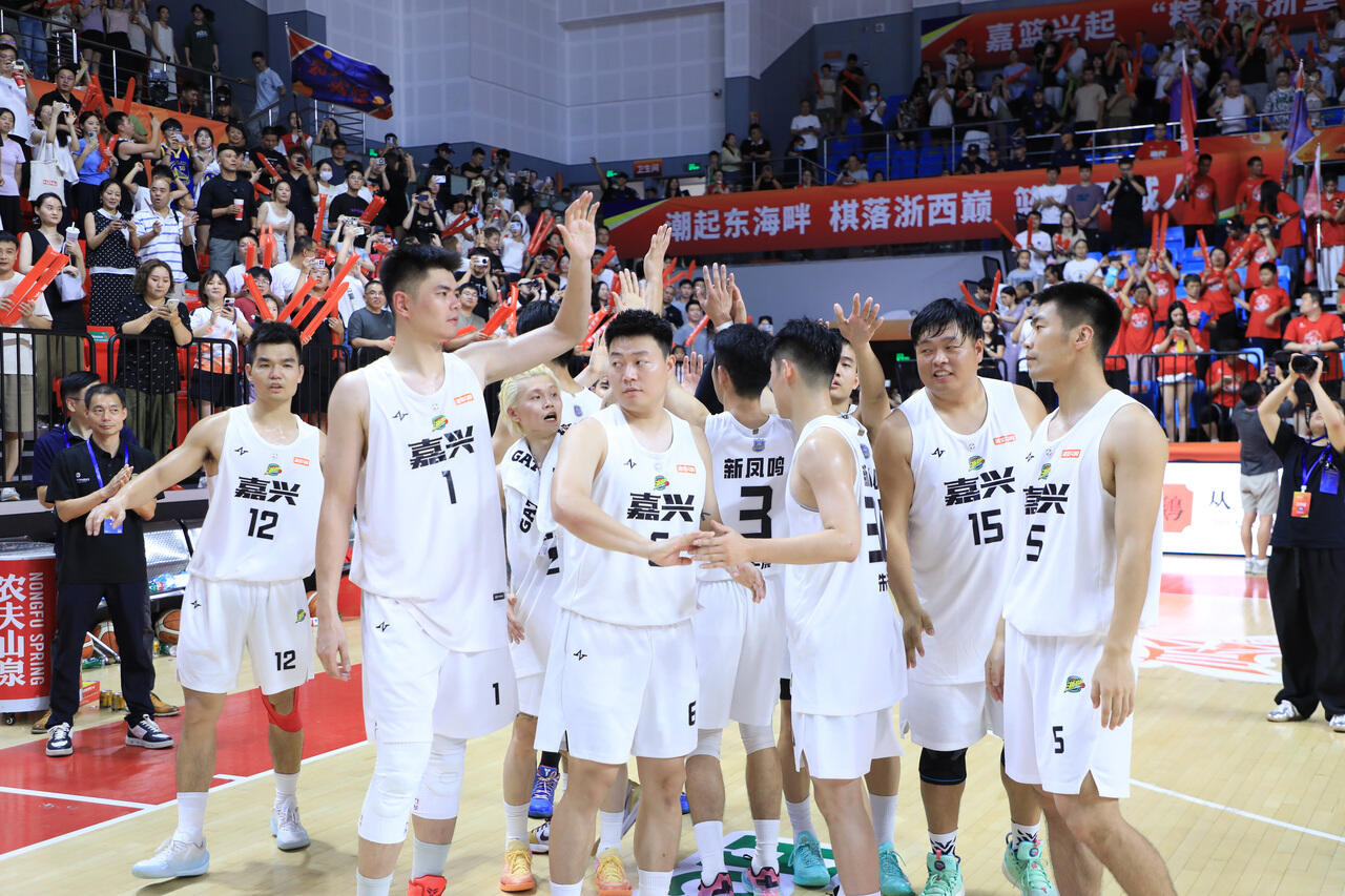 包含浙江男篮主场大胜福建，壮大实力的词条
