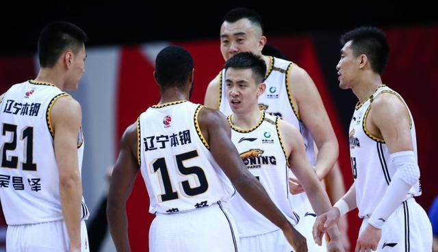 广东男篮实力横扫，夺得季后赛门票