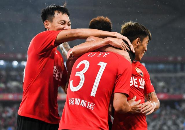 天津泰达客场大胜大连一方，取得连胜的简单介绍