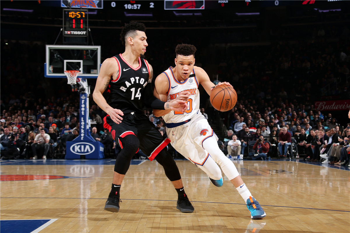 包含猛龙球员受伤消息传出，球迷心疼祈祷的词条