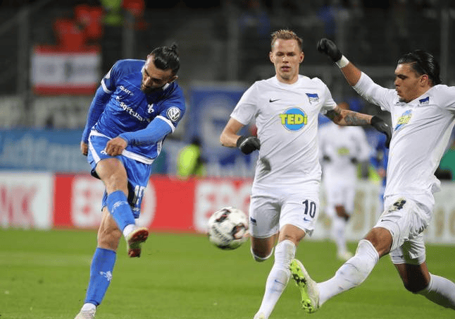 柏林赫塔主场不敌沃尔夫斯堡，积分榜逐渐下滑