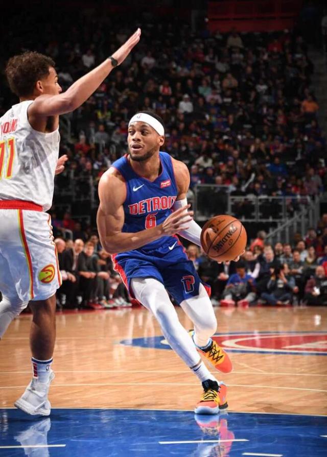 「活塞力克老鹰，杰克逊独得35分帮助球队获胜」