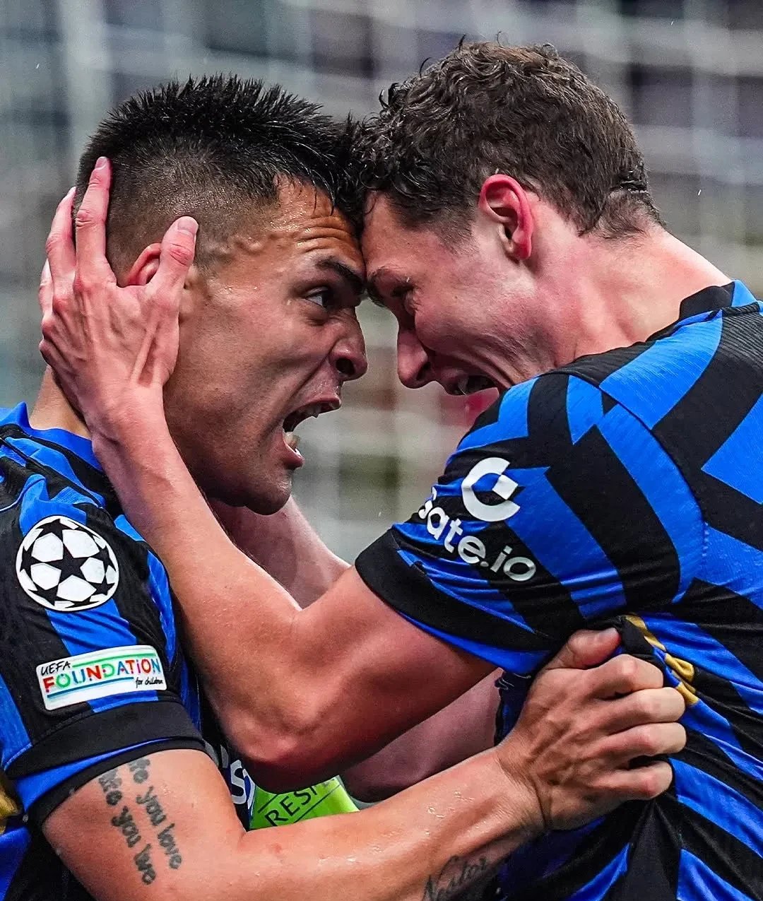 包含拜仁慕尼黑坚守三线防线，攻守兼备持续施压的词条