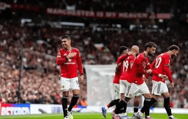 关于曼联遭逢主场惨败，士气跌至谷底的信息